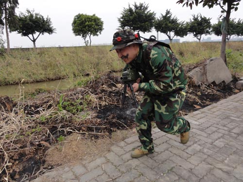 粤晖园野战-胡须军人