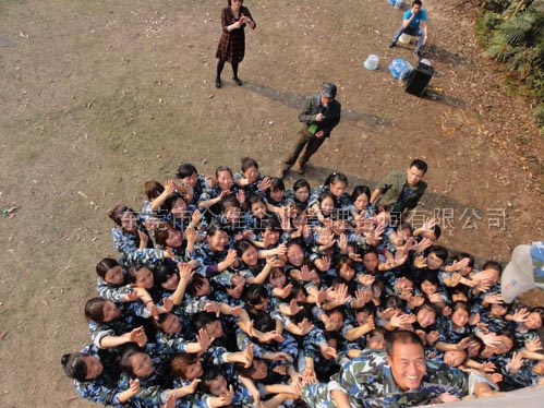 东莞拓展训练风采：我们是你坚强的后盾